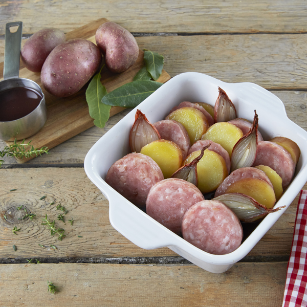 Saucisson à cuire de Lyon à la Beaujolaise, pommes de terre Roseval, échalotes confites