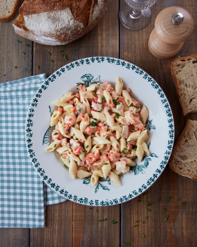 Salade de pâtes au poulet et aux écrevisses 